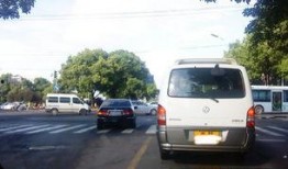 网友爆料军车撞人视频,网友爆料视频引发社会关注