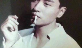 男明星抽烟被爆料视频在线观看,视频观看引发热议