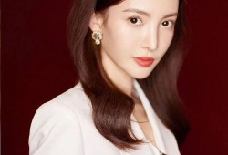 杨超越最新娱乐爆料视频,揭秘星途背后的心酸与成长